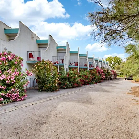 Le Murmure Pieds Dans L'eau 3*