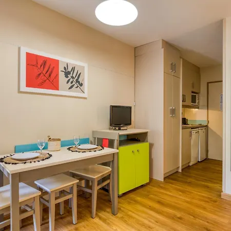 Le Murmure Pieds Dans L'eau 3*